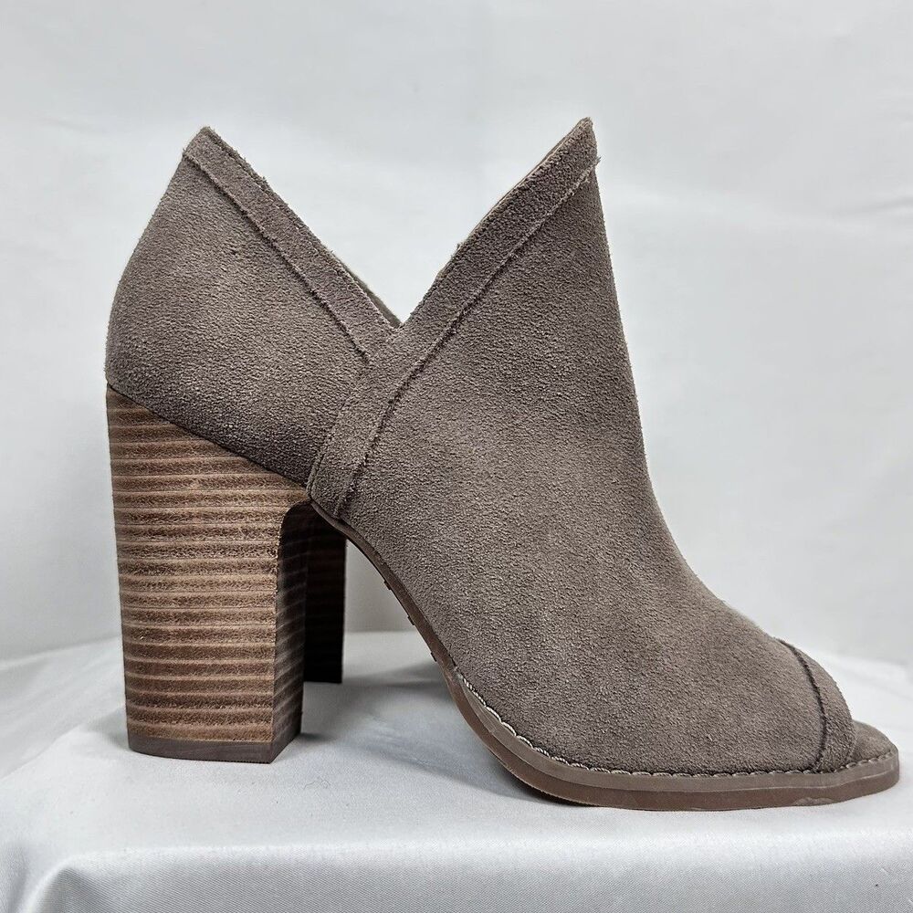 Lucky Brand Bootie Peep Toe Size 7/37.5 Laretah Taupe Suede Block High Heel Shoe